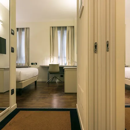 Hotel 43 Station
