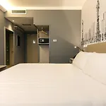 Hotel 43 Station 3*