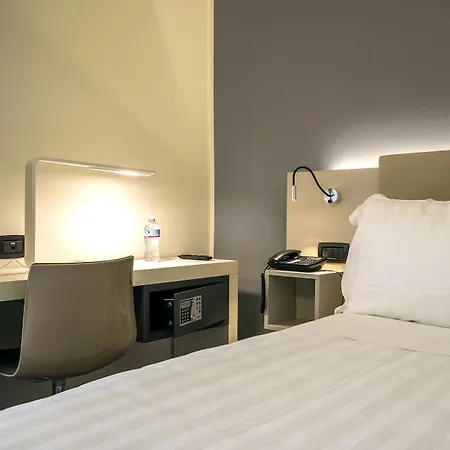 Hotel 43 Station