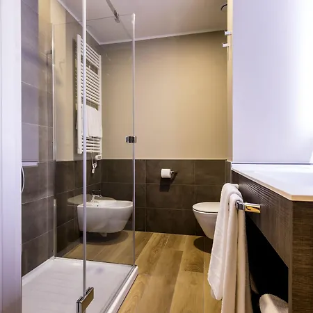 Hotel 43 Station