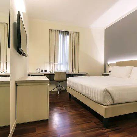 Hotel 43 Station