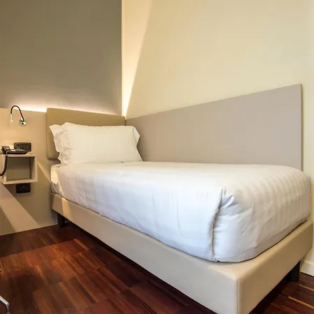 Hotel 43 Station