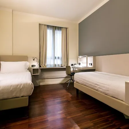 Hotel 43 Station