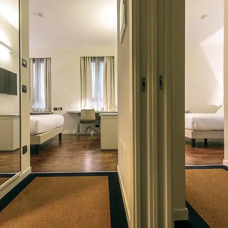 43 Station Hotel