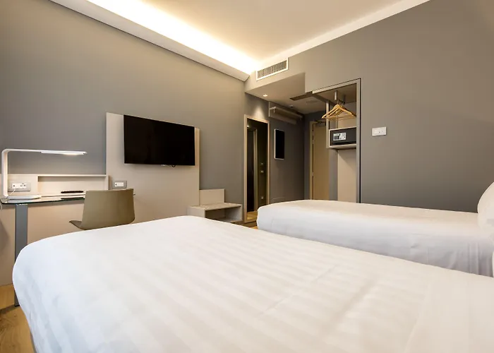 Hotel 43 Station 3*