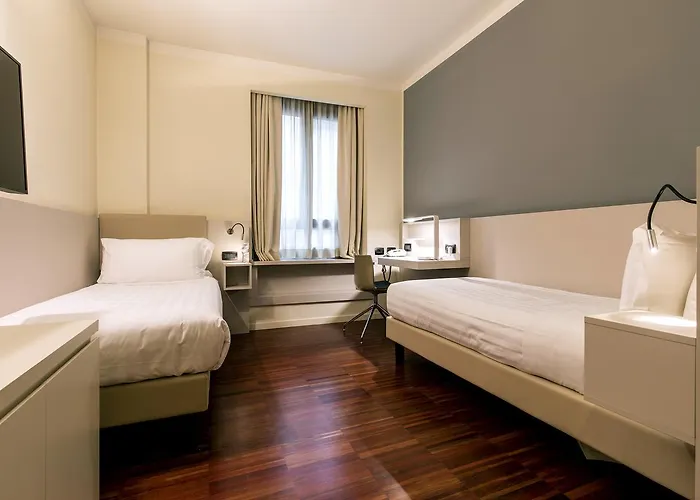 Hotel 43 Station