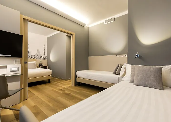 Hotel 43 Station